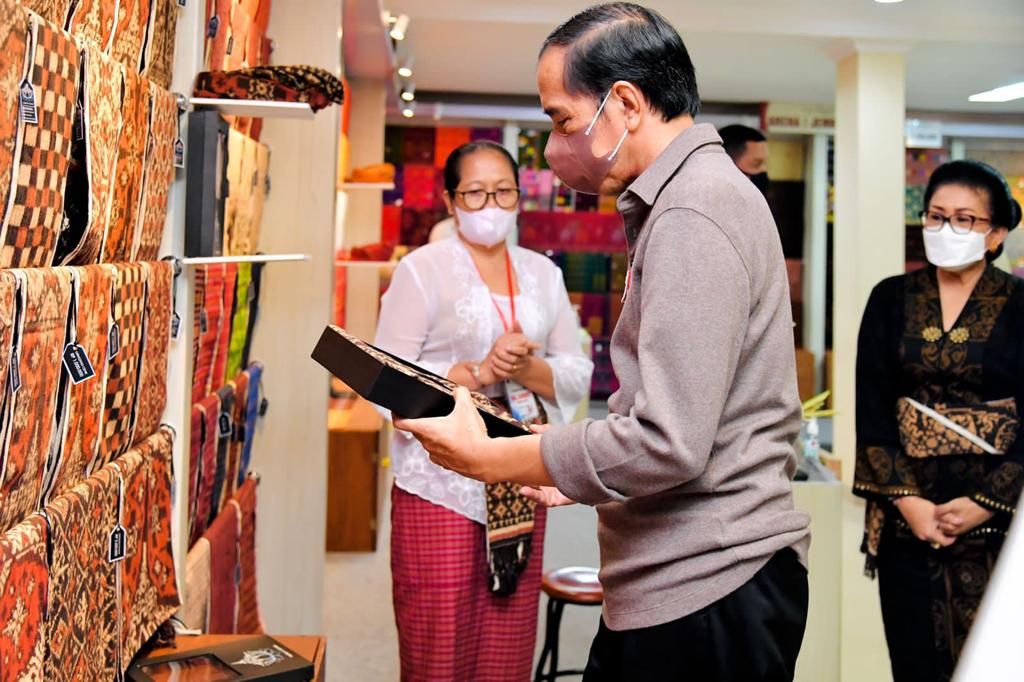 podiumnews.com-Presiden Apresiasi Produk IKM Pengrajin Bali